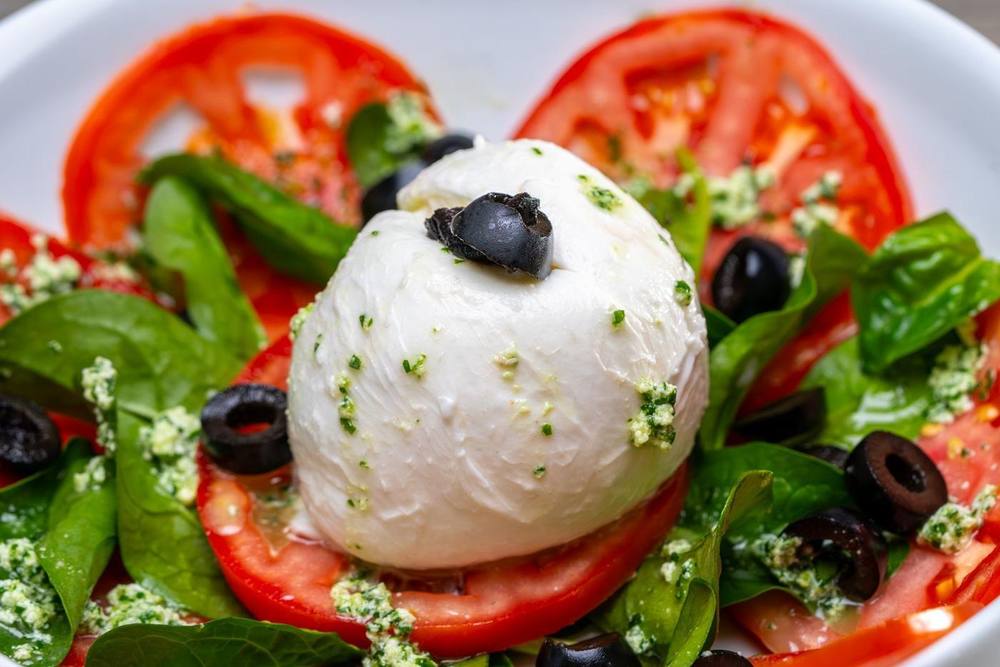 Burrata with tomatoes and basil